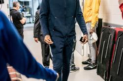 开云官网-乔治决胜场上，率队夺得榜首位置