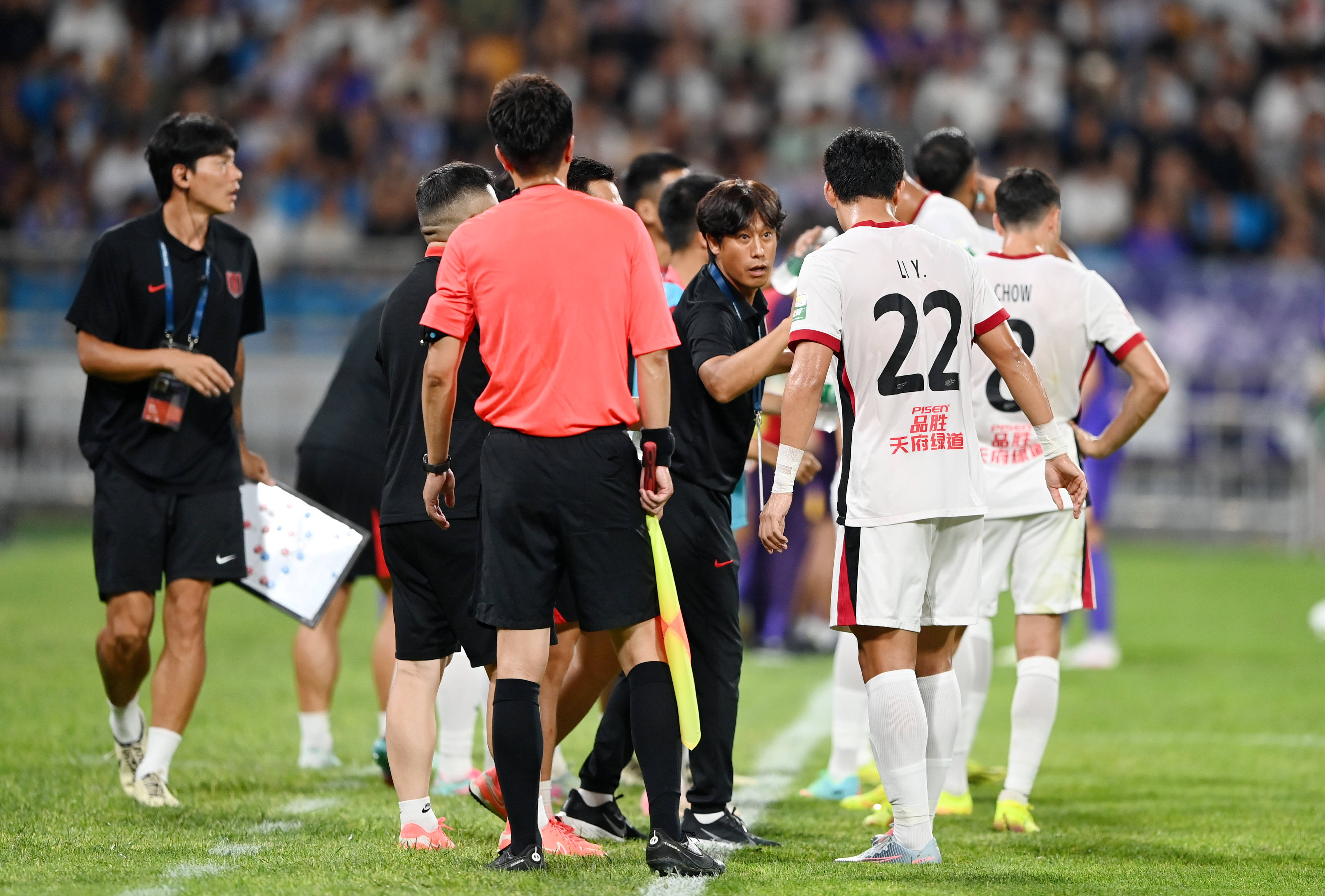 国内足球联赛最新战况抢先报道