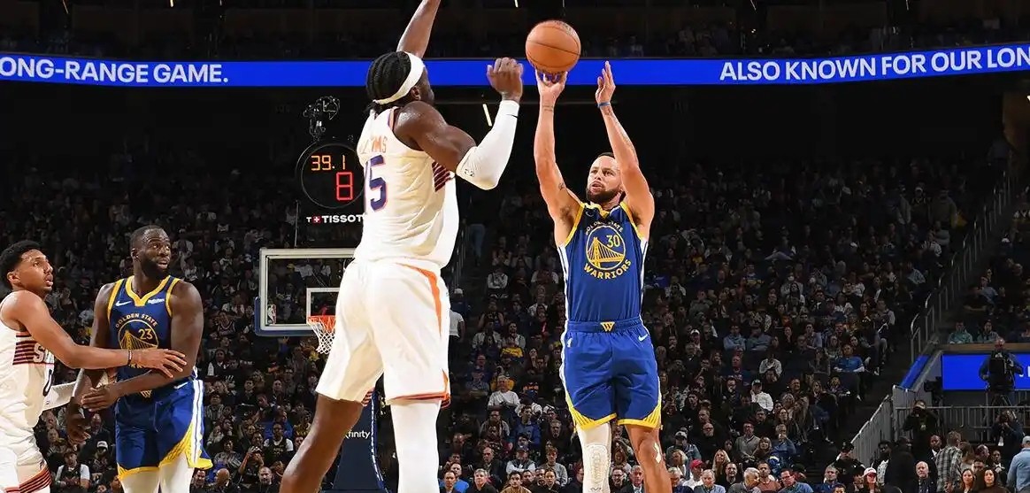 江苏队完胜太阳，库里带队取胜