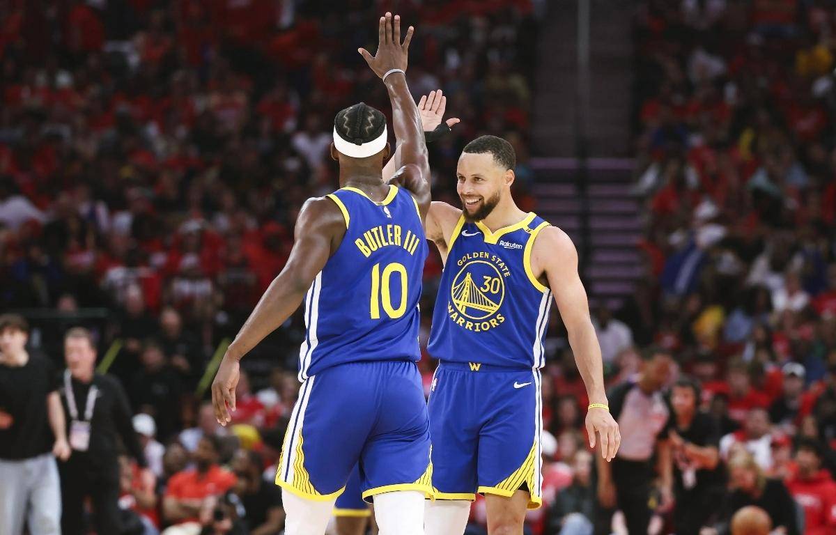 江苏队完胜太阳，库里带队取胜