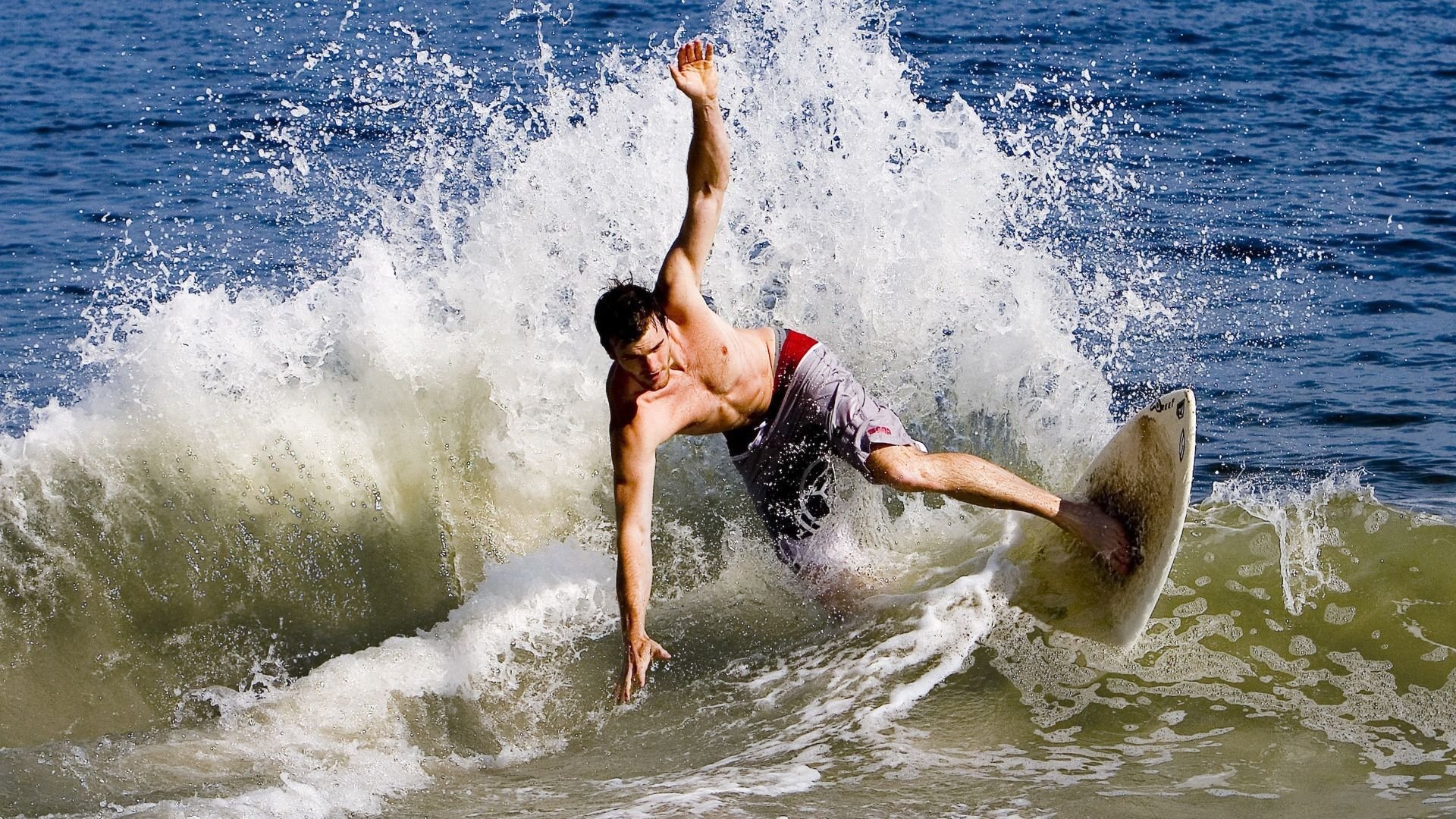 东决关键战之夜，加维完成里程碑，一场定义传奇的战役