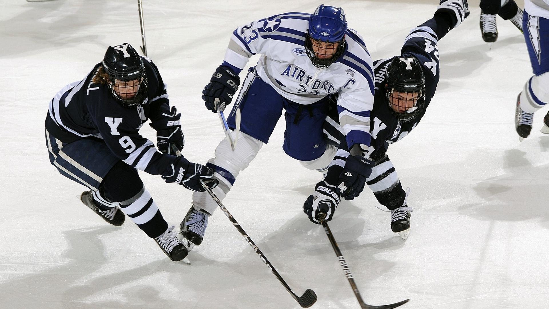 德甲争冠战之夜,法比尼奥攻防两端的统治艺术