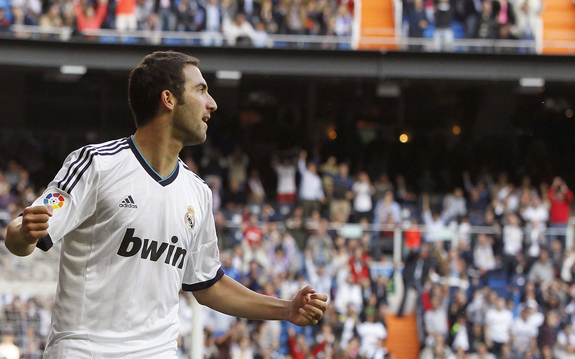 赛道上的毫厘之争,梅赛德斯险胜迈凯伦,周冠宇刷新纪录书写历史